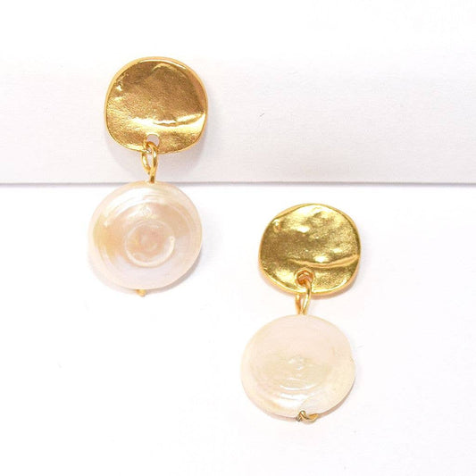 Coin stud with flat pearl drop